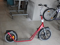 Rode step esla met handrem. - afbeelding 1 van  2