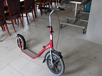 Rode step esla met handrem. - afbeelding 2 van  2