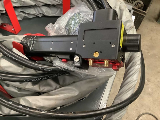Rodin - 2025 - flca11500 - laser oppervlakte reinigingsmachine - afbeelding 5 van  6