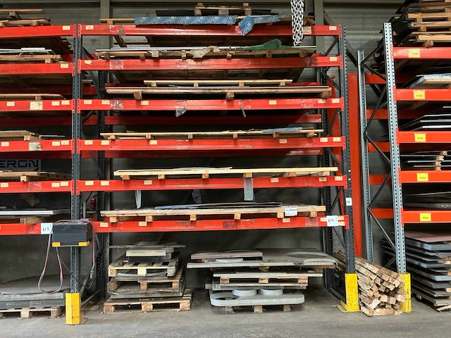Roestvrijstaal restant (c) - afbeelding 1 van  8