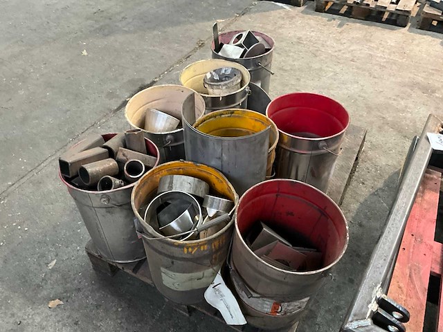 Roestvrijstaal + stalen reststukken - afbeelding 1 van  6