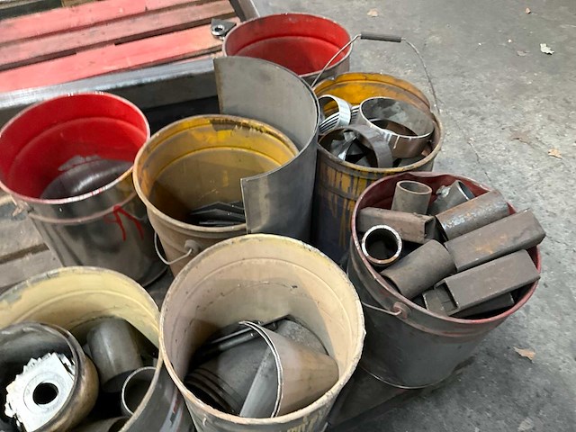 Roestvrijstaal + stalen reststukken - afbeelding 6 van  6