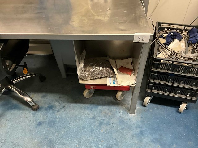 Roestvrijstalen bureau - afbeelding 2 van  3