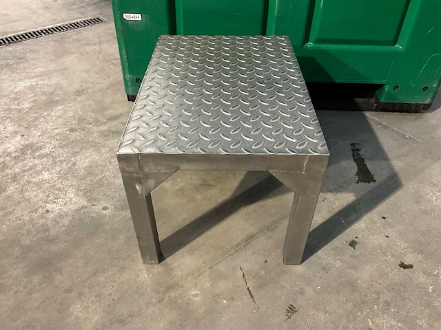 Roestvrijstalen checkerplate machine step - afbeelding 2 van  2