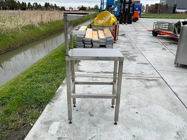 Roestvrijstalen hoge tafel met plank - afbeelding 3 van  5