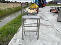 Roestvrijstalen hoge tafel met plank - afbeelding 3 van  5