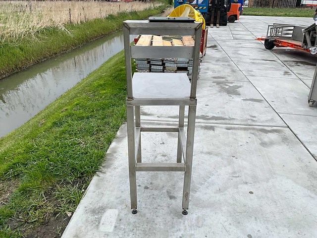 Roestvrijstalen hoge tafel met plank - afbeelding 5 van  5
