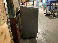 Roestvrijstalen pedaal bediende afvalcontainer - afbeelding 3 van  5