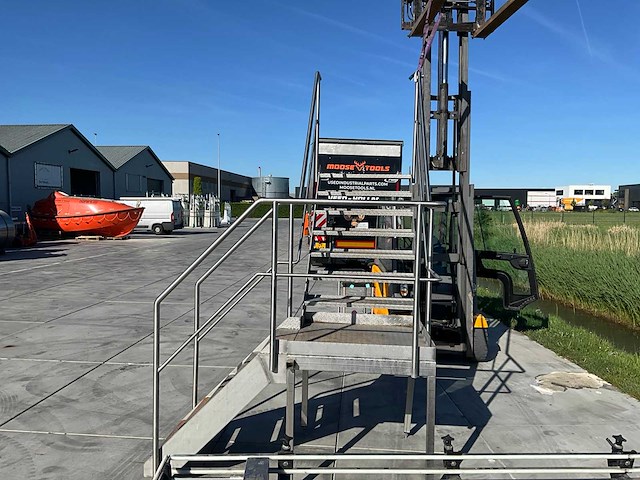 Roestvrijstalen schuine toegangstrappen - afbeelding 3 van  6