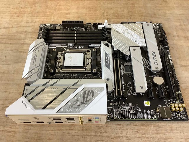 Rog strix 8650-a moederbord - afbeelding 1 van  7