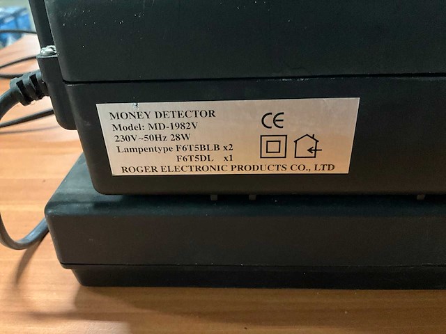 Roger elektronic md-1982v blacklite watermerktester - afbeelding 3 van  3
