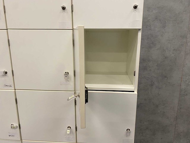Rohde&grahl - 15 deurs lockerkast met sleutels - afbeelding 3 van  11