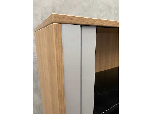 Rohde&grahl - hoge houten roldeurkast met sleutel - afbeelding 12 van  12