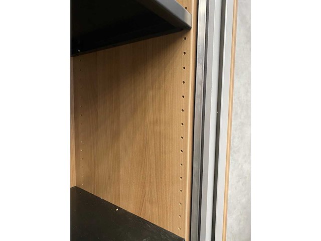 Rohde&grahl - hoge houten roldeurkast met sleutel - afbeelding 3 van  12