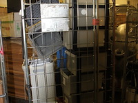 Rol container vol diverse items - afbeelding 3 van  9