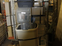 Rol container vol diverse items - afbeelding 6 van  9
