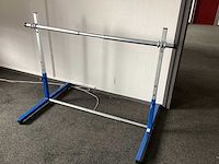 Rol dispenser voor verpakkingsmateriaal