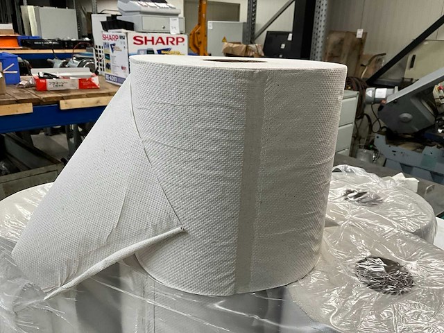 Rol papier (144x) - afbeelding 1 van  3