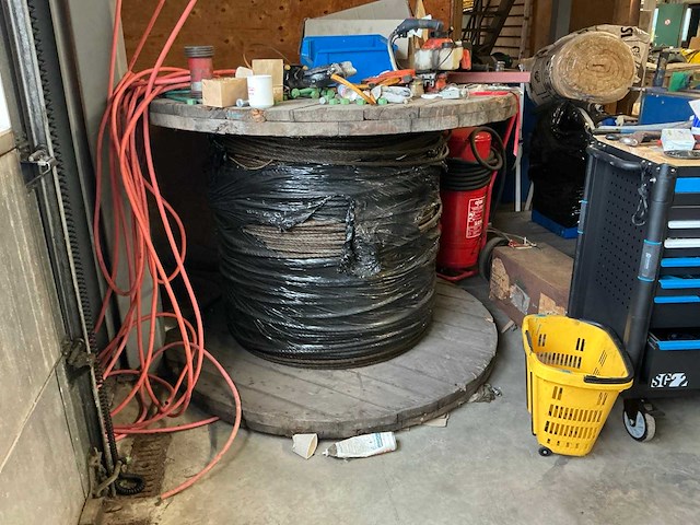Rol staalkabel op haspel - afbeelding 1 van  4
