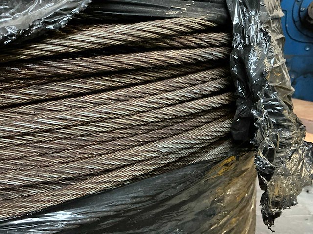 Rol staalkabel op haspel - afbeelding 2 van  4