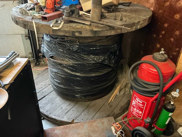 Rol staalkabel op haspel - afbeelding 3 van  4