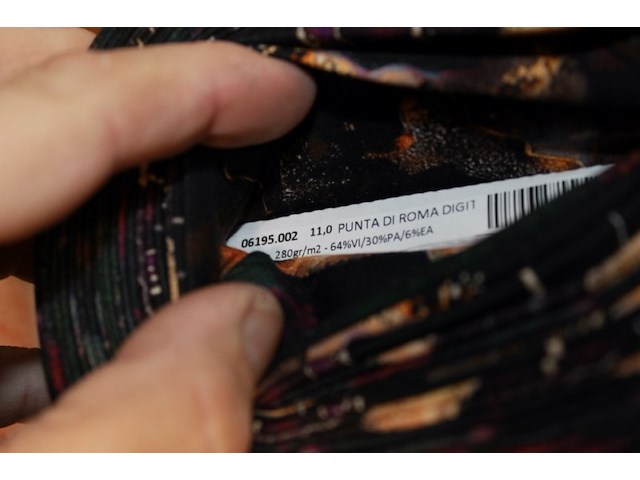 Rol stof 1 rol black gold flower 158 breed 180 gr 11 meter - afbeelding 5 van  5