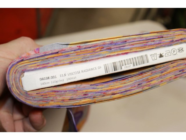 Rol stof 1 rol bloem n140 breed 110 gr 11 meter - afbeelding 3 van  5