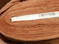 Rol stof 1 rol bruin ribbel 142 breed 280 gr 9,5 meter - afbeelding 3 van  5