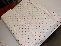 Rol stof 1 rol hartjes wit 148 breed 110 gr 7 meter - afbeelding 3 van  5