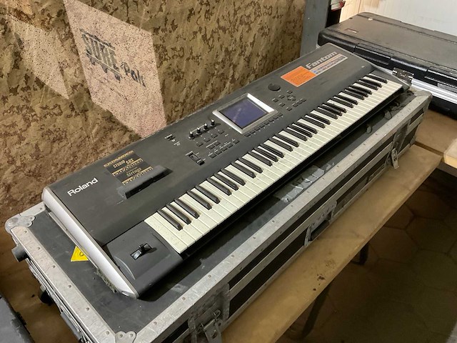 Roland fantom fa-76 synthesizer keyboard - afbeelding 4 van  8