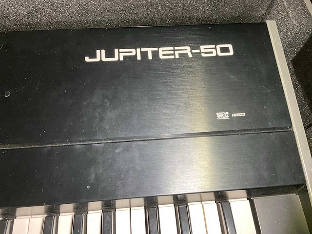 Roland jupiter-50 synthesizer keyboard - afbeelding 3 van  6
