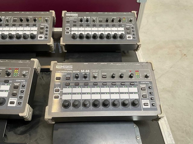 Roland m-48 live personal mixer (4x) - afbeelding 3 van  4