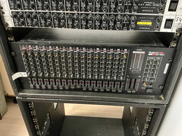 Roland m160 rackmixer - afbeelding 1 van  3