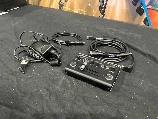 Roland v-02hd videomixer - afbeelding 1 van  3