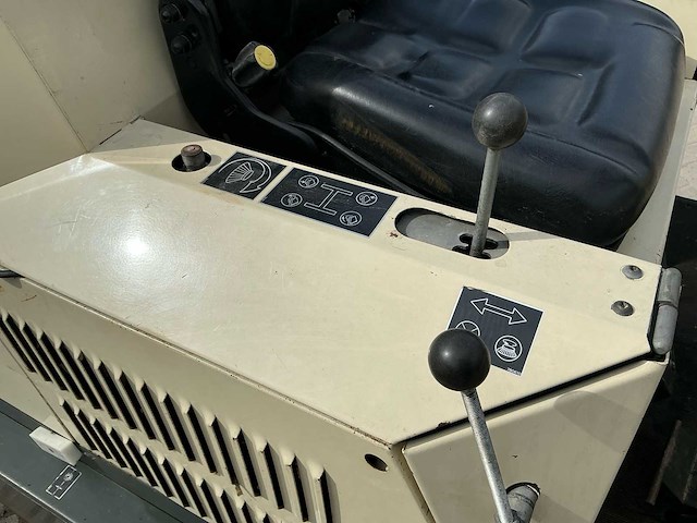 Rolba - 1988 - 828d - zelfrijdende veegmachine - afbeelding 5 van  27