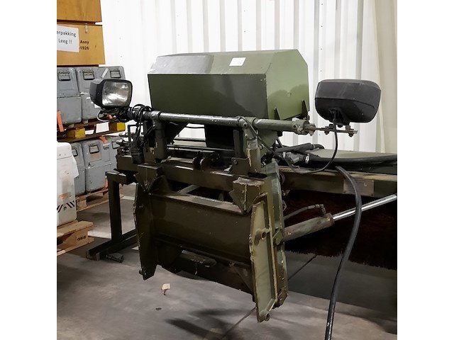 Rolbezem met tank en diverse onderdelen, nido, hf-25-ds, 1987 - afbeelding 18 van  20