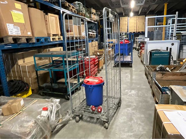 Rolcontainer en divers - afbeelding 1 van  5