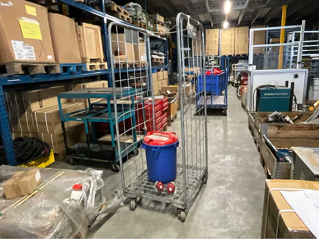 Rolcontainer en divers - afbeelding 1 van  5