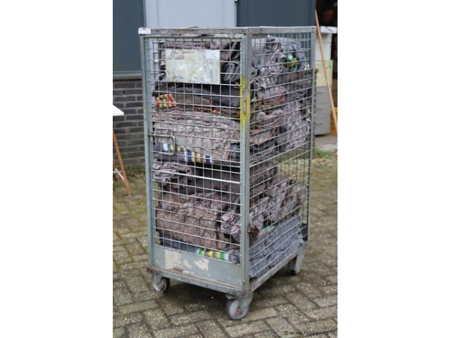 Rolcontainer incl. inhoud bestaande uit verhuisdekens - afbeelding 1 van  7