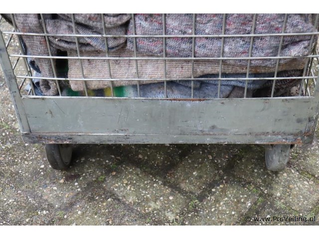 Rolcontainer incl. inhoud bestaande uit verhuisdekens - afbeelding 7 van  7
