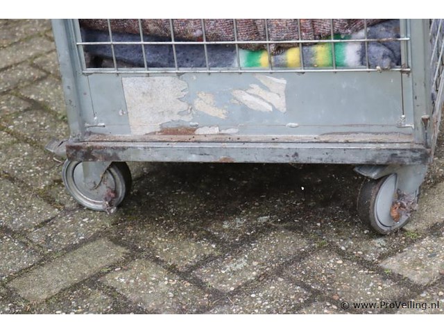 Rolcontainer incl. inhoud bestaande uit verhuisdekens - afbeelding 2 van  7