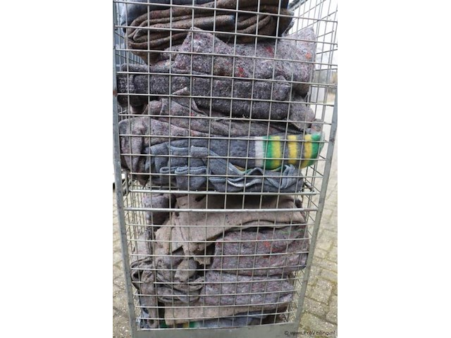 Rolcontainer incl. inhoud bestaande uit verhuisdekens - afbeelding 6 van  7