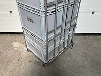 Rolcontainer met diverse kratten - afbeelding 2 van  4