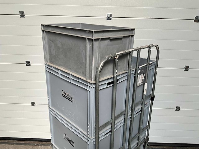 Rolcontainer met diverse kratten - afbeelding 3 van  4