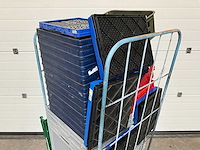 Rolcontainer met kratten - afbeelding 1 van  1