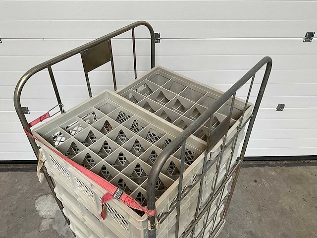 Rolcontainer met kratten - afbeelding 2 van  3