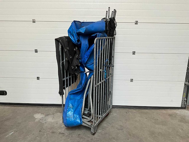 Rolcontainer met trampoline - afbeelding 1 van  4