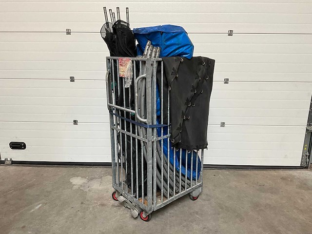 Rolcontainer met trampoline - afbeelding 3 van  4