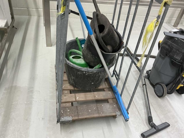 Rolcontainer - afbeelding 2 van  2