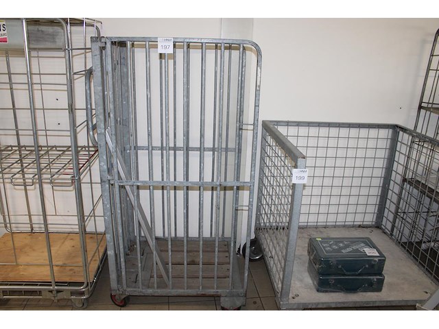 Rolcontainer. - afbeelding 1 van  2